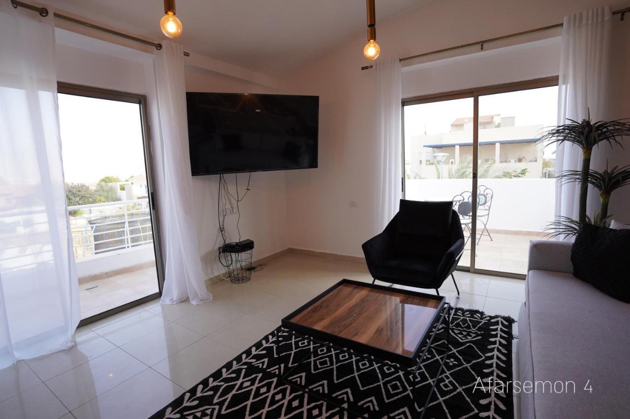 Yalarent Afarsemon Apartments With Pool - For Families & Couples エイラート エクステリア 写真