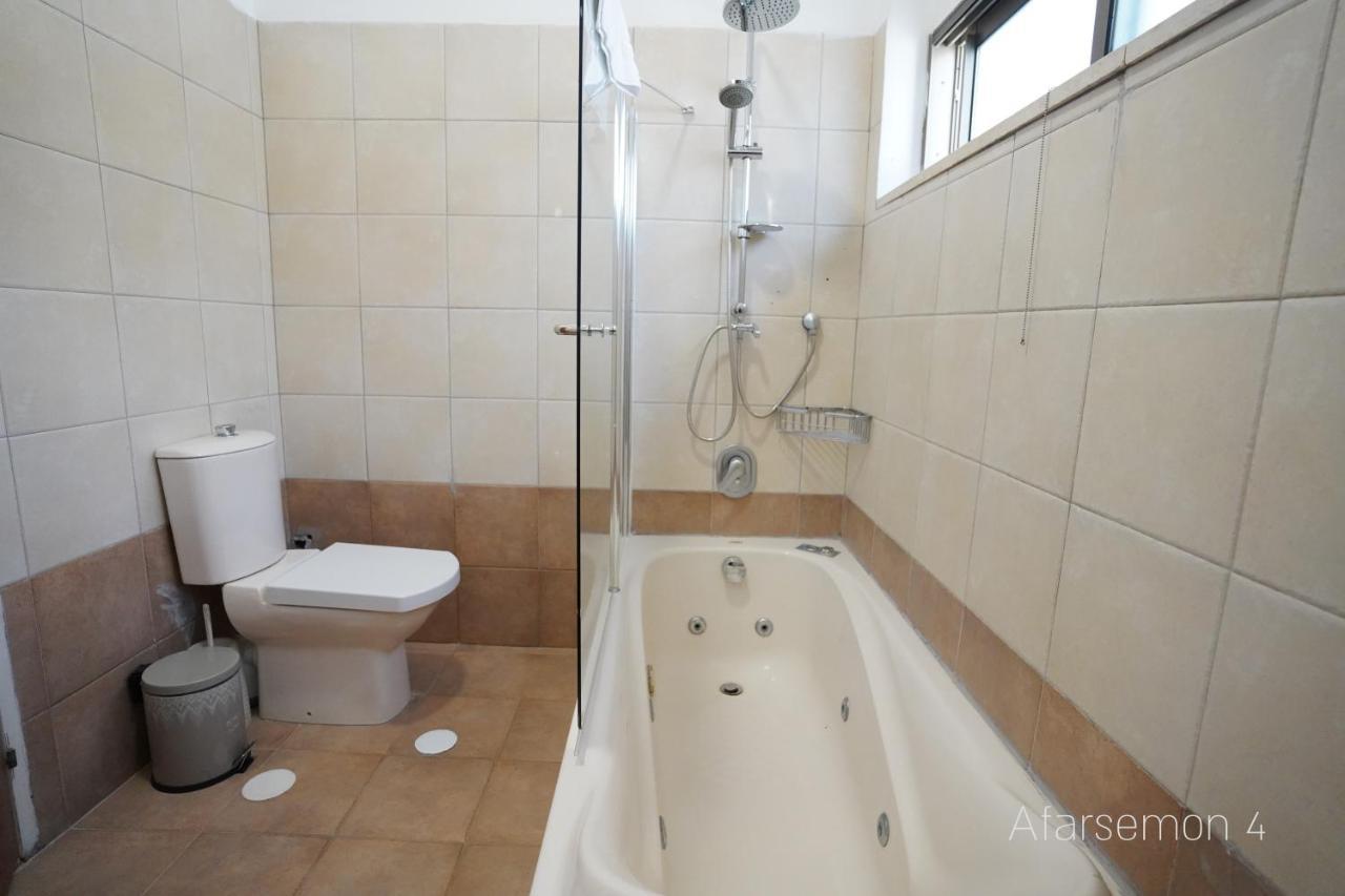 Yalarent Afarsemon Apartments With Pool - For Families & Couples エイラート エクステリア 写真