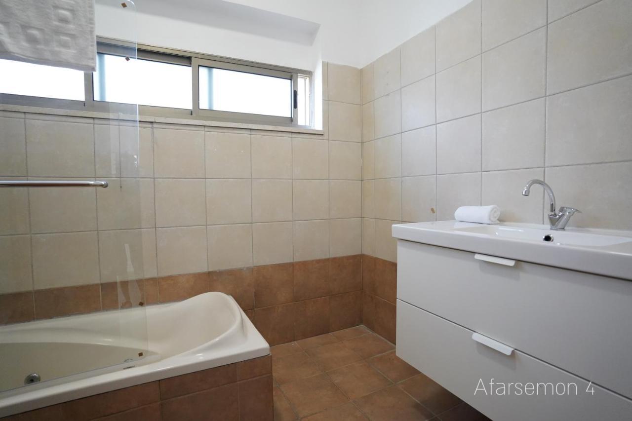 Yalarent Afarsemon Apartments With Pool - For Families & Couples エイラート エクステリア 写真