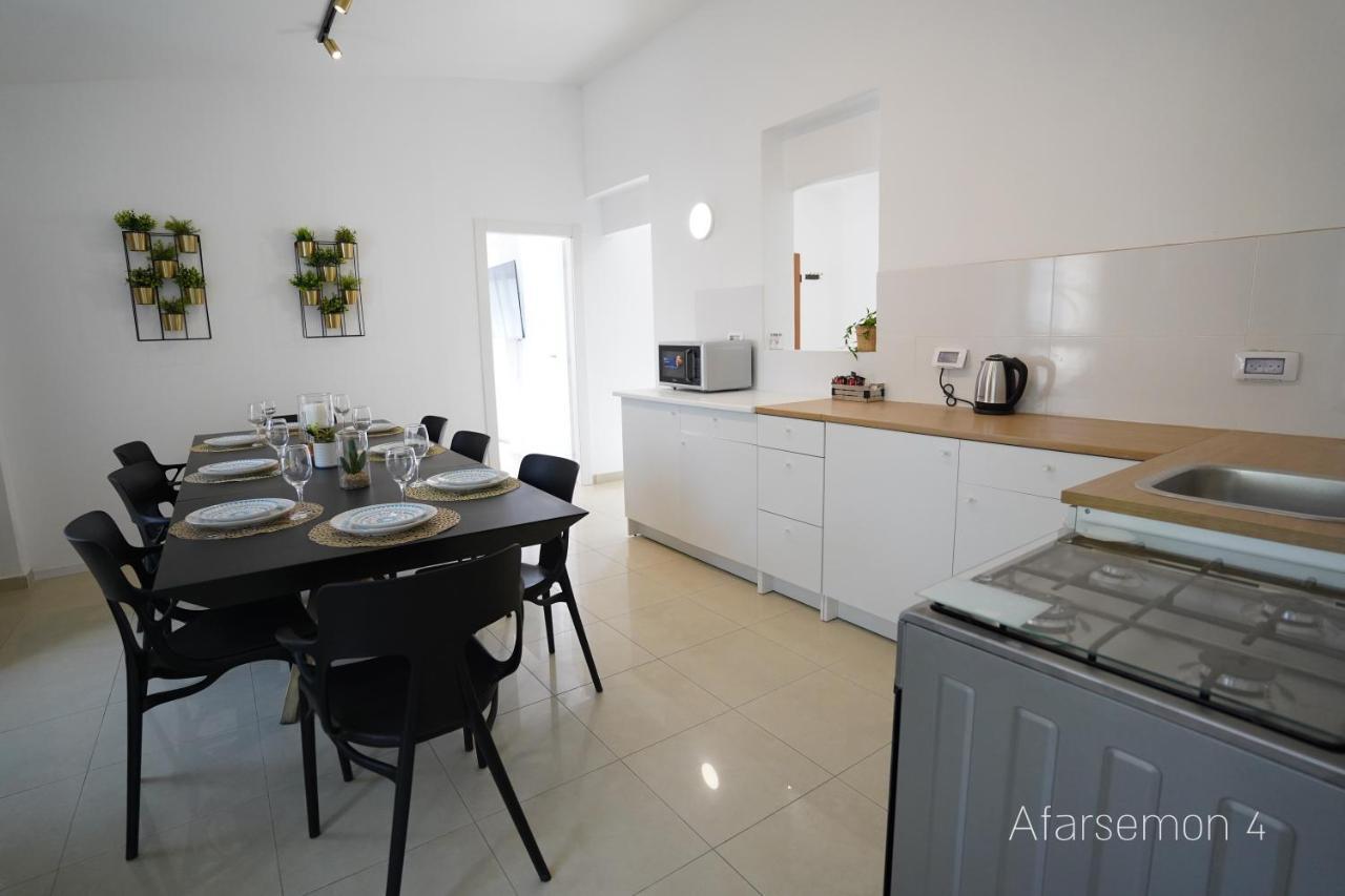 Yalarent Afarsemon Apartments With Pool - For Families & Couples エイラート エクステリア 写真